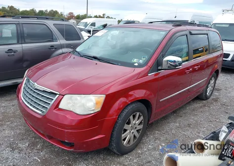 2010 Chrysler Town & Country Touring Plus z USA, uszkodzony, nr VIN 2A4RR8DX2AR416748